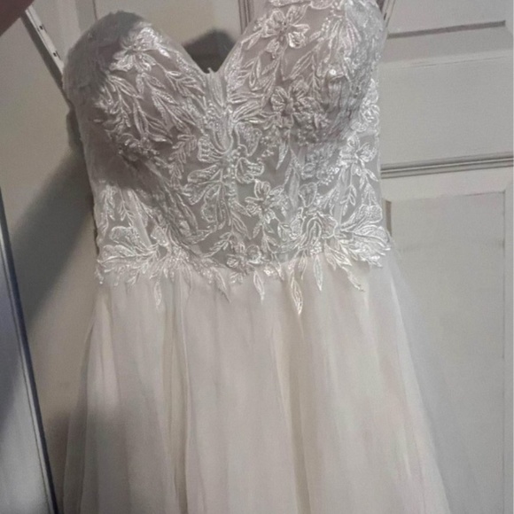 Wedding Dress - Picture 5 of 5